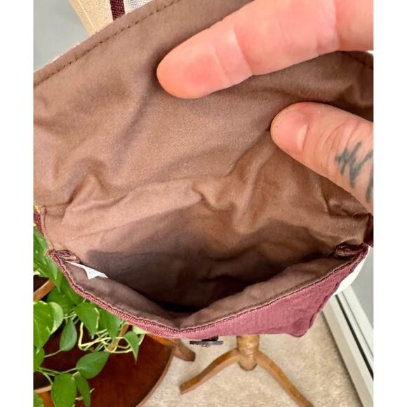 Handmade Guatemalan 100% Cotton Purse with Coconut Shell Button - Picture 8 of 8